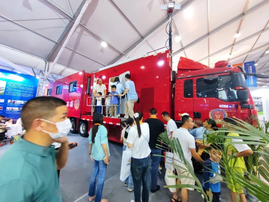 科技赋能应急指挥中枢，百乐博大型通信指挥车参展第四届长沙国际工程机械展览会