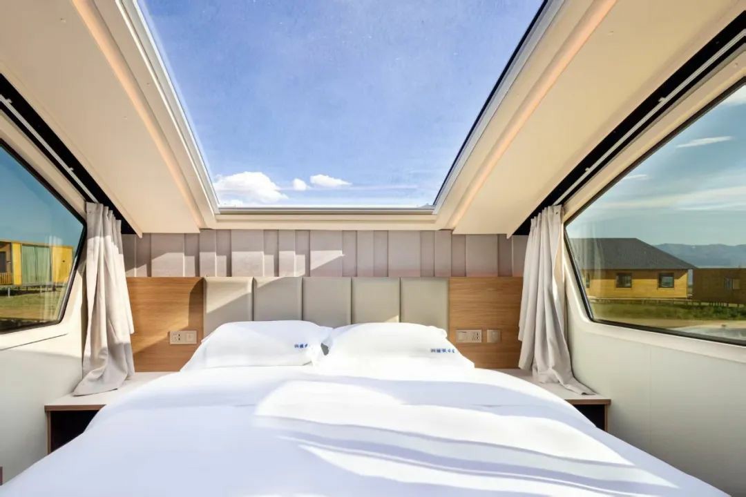 赛里木湖畔的“风景之屋”：百乐博移动民宿开启沉浸式旅行体验
